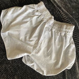 LULULEMON SHORTS - SIZE 4 - WHITE